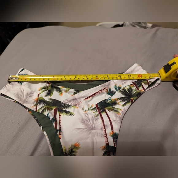 Cute bikini - Picture 8 of 8